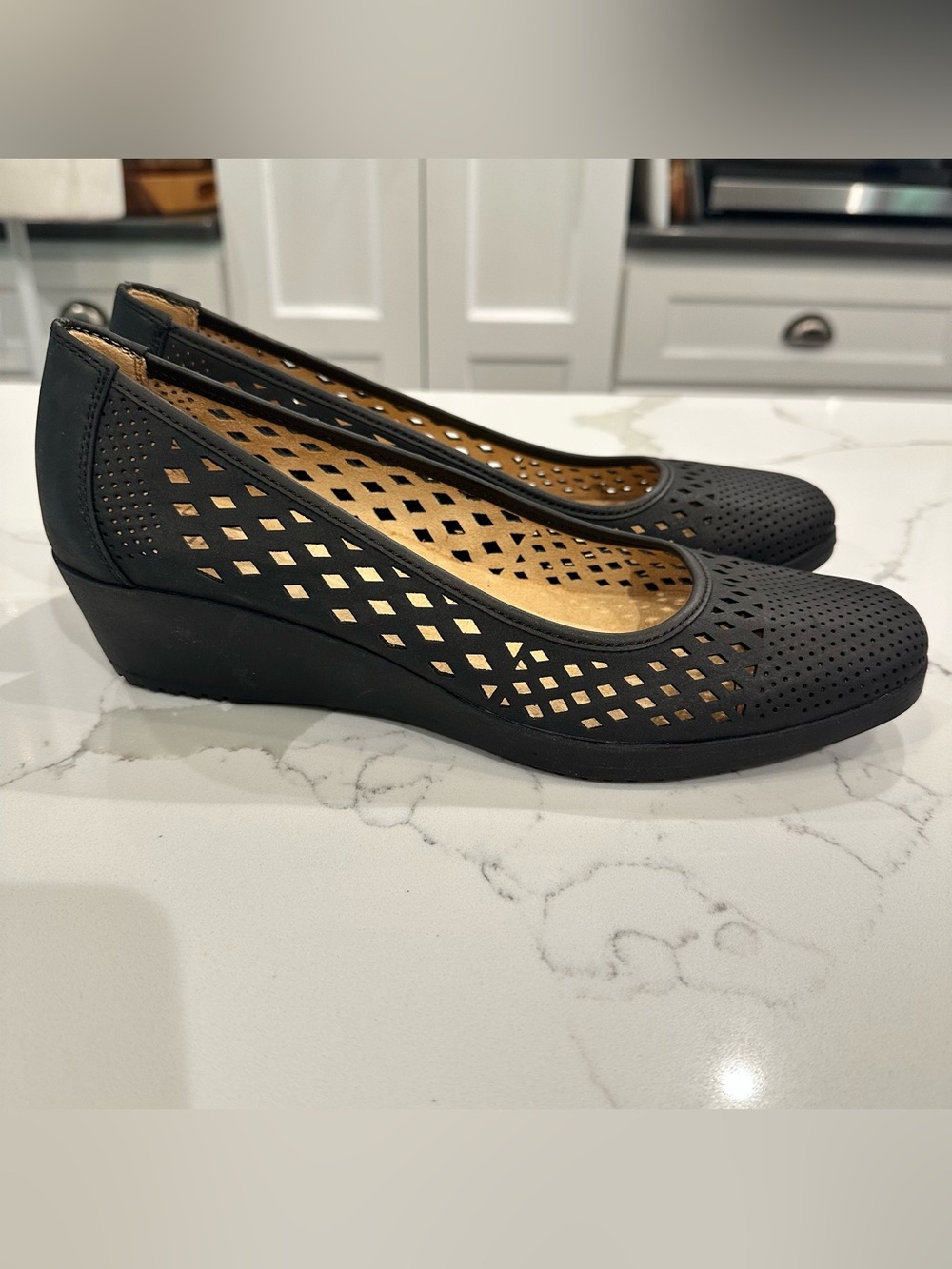 Naturalizer Brina Black Laser Cut Perforated Comfort Wedge Pump Shoes Women 10M